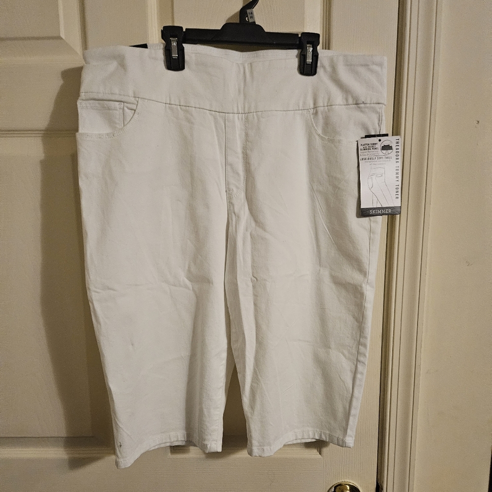 Bandolino short